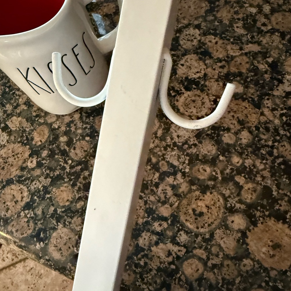 Rae Dunn Hugs & Kisses Mugs With Mug Tree - Picture 9 of 10